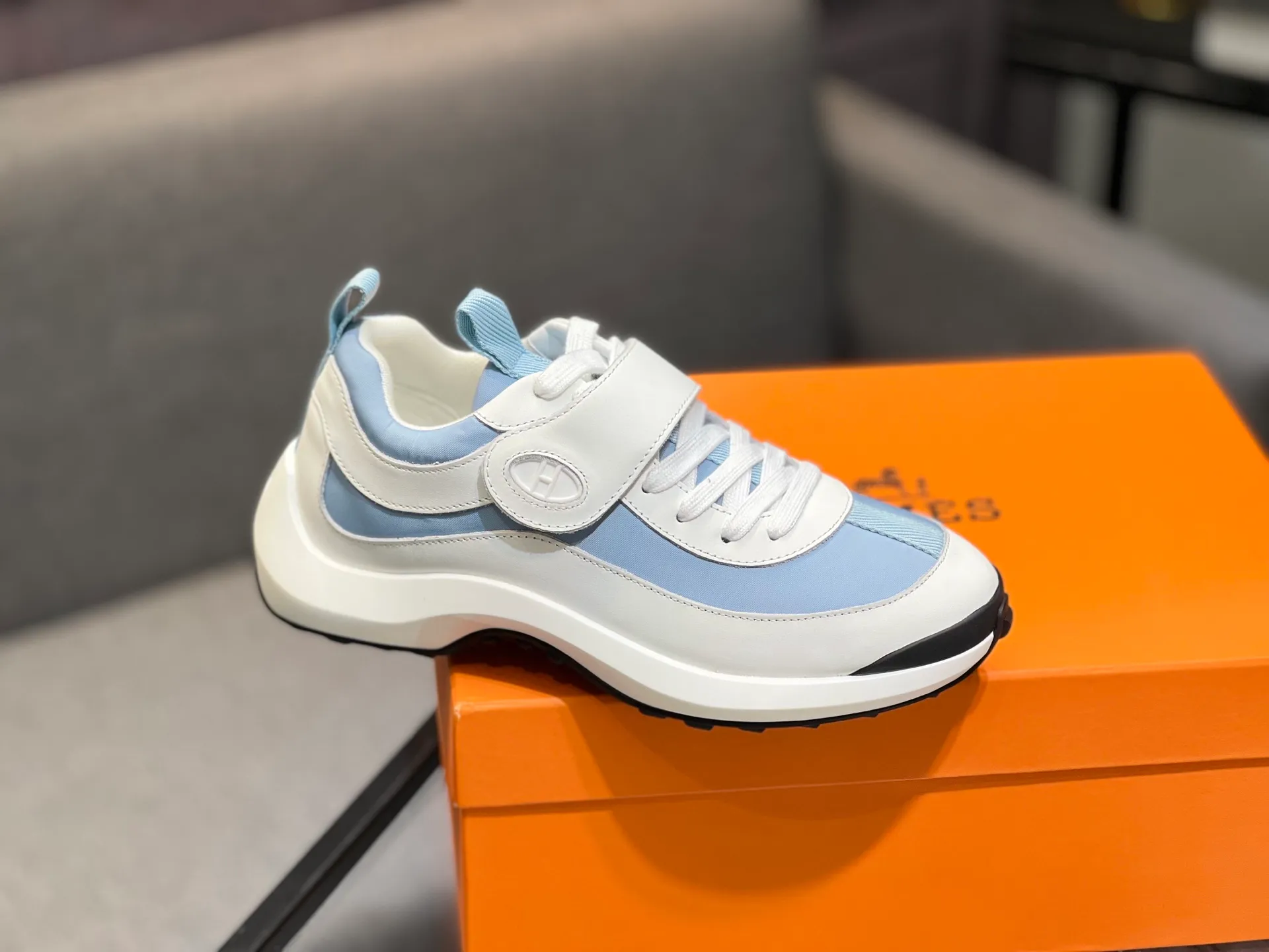 Men's shoes 💰600 Actual photos 🎬 [Hermès] Couple style, official website synchronization Counter quality French Paris catwalk style Simple and classic Imported original fabric Original 1:1 outsole! The highest version on the market! Size: Female 35-41. Male 39-45 (female 41, male 45 customized)